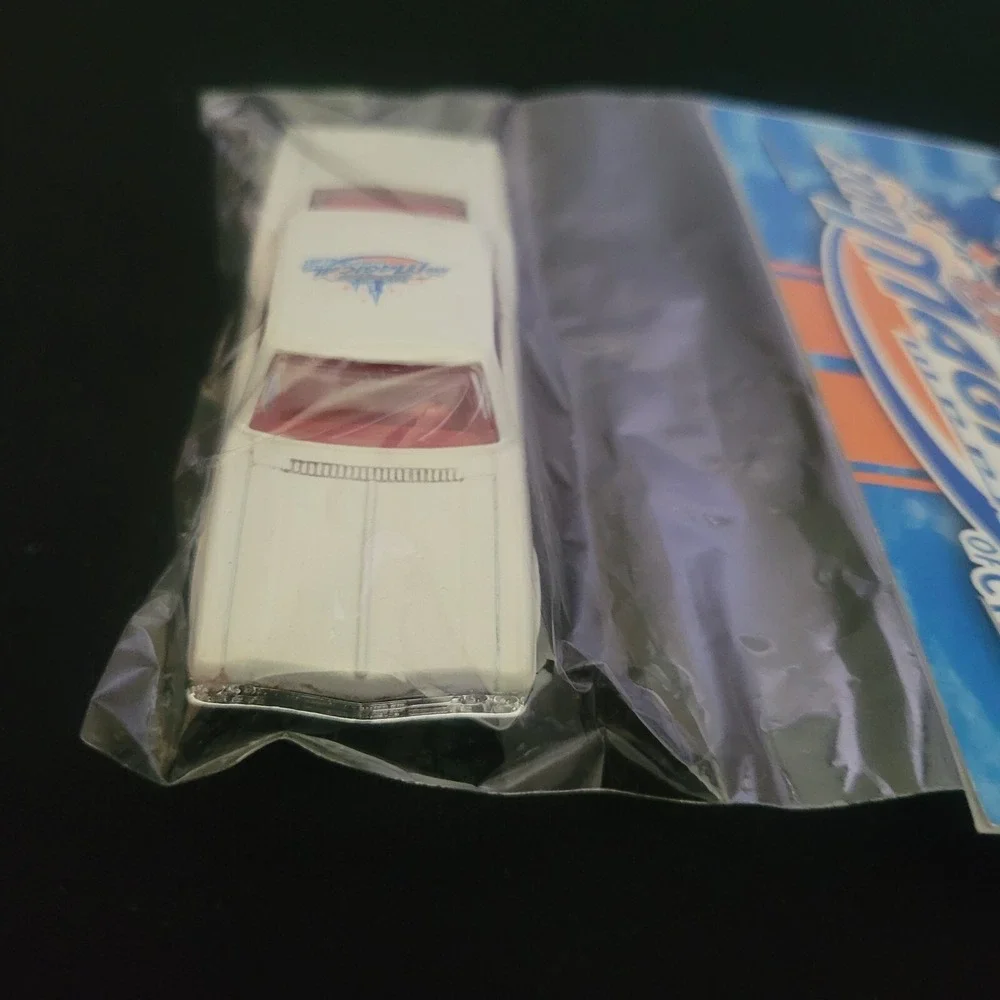 HOT WHEELS Official in Room Trading Vehicle 2010 Diecast Space Magical Weekend